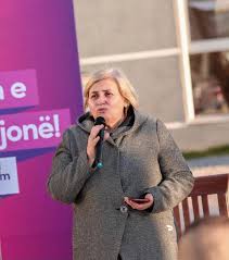 Deputetja e ps, milva ekonomi e ftuar në emisionin a show në news24 ka kritikuar disa mediat tema: Milva Ekonomi Ne Zgjedhjet E 25 Prillit Perballen Dy Bote Te Ndryshme