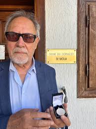 Città Nuove Corleone: Dino Paternostro, la medaglia d'argento dell'Ordine  dei Giornalisti per i 35 anni di iscrizione all'Albo