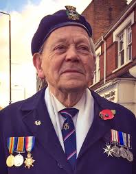 A beautiful service this morning at Beckenham War Memorial 🌺  #RemembranceSunday