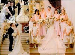 Wonderful Actress Catherine Zeta Jones Looking Like A Queen On Her Wedding Day The 18th November Famous Wedding Dresses Designer Wedding Gowns Wedding Dresses