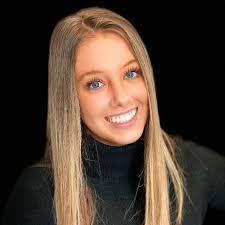 Courtney Fogle's Instagram, Twitter & Facebook