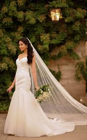 Check spelling or type a new query. Tragerlos Modernes Fit And Flare Hochzeitskleid Mit Plisseefalten Essense Of Australia