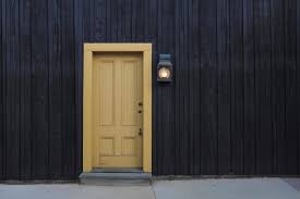 Make your home more secure against flies the most common way that flies enter your home is through open windows and doors. How To Keep Bugs Away From The Door At Night Naturally Bugwiz