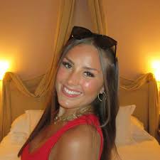 Molly Cooper's Instagram, Twitter & Facebook