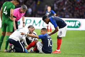 La superstar française kylian mbappé a déployé son arsenal rhétorique dimanche en conférence de. Equipe De France Kylian Mbappe Touche A La Cheville Gauche L Equipe