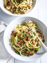 Bucatinis Au Poireau Au Bacon Et Aux Noix De Pin Ricardo Recipe Yummy Pasta Recipes Recipes Pasta Dishes