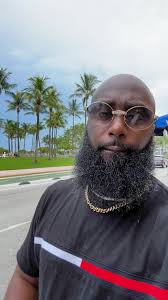 WALKING THE STRIP FINNA GET SOME FOOD 😎☀️