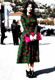 Basma Elbise Modelleri Yesil Midi Uzun Kollu Kayik Yaka Cicek Desenli In 2020 Fashion Vintage Style