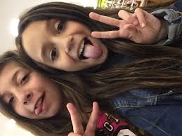 Isabela Costa De Oliveira (@IsabelaDe4)