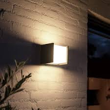 Philips Hue White Fuzo Aussenwandleuchte 13x14cm Aussenwandleuchte Aussenwandbeleuchtung Und Wandbeleuchtung