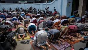 Tidak sah shalat yang dikerjakan sebelum atau sesudah waktu shalat tersebut kecuali. Perbedaan Syarat Wajib Dan Syarat Sah Dalam Shalat