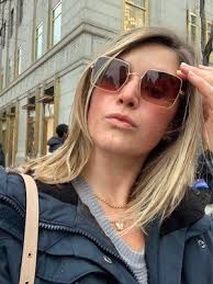 Brian Nunez, 207 Newbury St, Boston, MA 02116, US