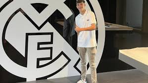 Loren tiene que aligerar la implantación de su modelo en el Málaga CF