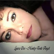 Laura Dee's Instagram, Twitter & Facebook