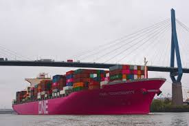 Am donnerstag läuft das bislang größte containerschiff in hamburg ein. Hamburger Hafen Pinkes Containerschiff Im Liniendienst Nach Japan Frachtschifffahrt News Transport Die Zeitung Fur Den Guterverkehr Lkw Speditionen Fuhrpark Nutzfahrzeuge Verkehrspolitik Wirtschaft
