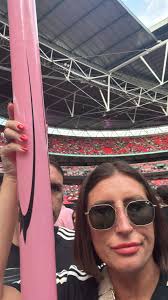 Mingo the 🦩was quite possibly the best investment for yesterdays gig. Not  only did we manage to not lose each other in our trio of me, husband and  daughter we also managed