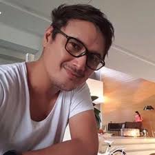 CONFIRMED: John Estrada has signed a program contract with GMA according to  a network executive.