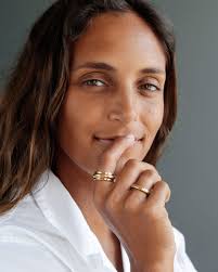 The Milano Wedding Band by George Rings