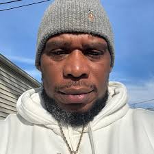 Becky te envió un mensaje privado hace 5 minutos "¿De dónde eres? "