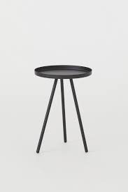 Entre les frais de scolarité, la nécessité de se loger ou de se soigner, un petit boulot d'appoint paraît souvent indispensable, surtout si l'on veut vivre sa vie d'étudiant à 100%. Small Side Table Noir Home All H M Fr Kleiner Beistelltisch Beistelltisch Schwarz Beistelltisch Metall Schwarz