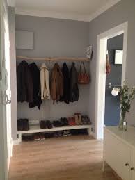 Diy Garderobe Aus Einem Ast Maybe We Need A Low Shelf Like This Home Decor Home Diy Wardrobe