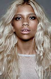 African american hair care tips *** you can get additional details at the image link.(this is an amazon affiliate link). 40 Awesome Afroamerikaner Frisuren Und Haarschnitte Luise Site Blonde Hair Girl Dark Skin Blonde Hair American Hairstyles