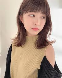 前髪ありでも甘くなりすぎず シンプルな外ハネで垢抜けた印象に 前髪作りたいけど 幼くなるのが不安 そんな方にオススメなヘア jp teshil com ボブ 外ハネ 簡単 ヘアアレンジ 前髪