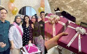 Maybe you would like to learn more about one of these? Mama Cakap Jangan Susah Susah Bella Astillah Hadiahkan Set Barang Kemas Sempena Hari Jadi Ibu Gempak