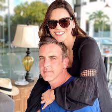 He does not want to involve himself in controversies. Que Original Asi Conquisto Carlos Ponce A Karina Banda