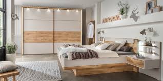 Durch die große auswahl an holzarten und bezugsstoffen können sie den funktionsgruppen ganz einfach eine persönliche note geben und eine perfekte integration in das wohnambiente. Bei Uns Bekommen Sie Ein Modernes Schlafzimmer Mobelhersteller Wiemann Oeseder Mobel Industrie