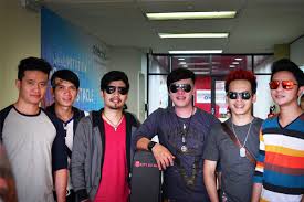 Download download republik selimut tetangga mp3 mp3 dapat kamu download secara gratis di metrolagu baru.untuk melihat detail lagu download republik selimut tetangga mp3 klik salah satu judul yang cocok, kemudian untuk link download download republik selimut tetangga mp3 ada di halaman berikutnya. Selimut Tetangga Bawa Republik Ke Ami Awards Okezone Celebrity