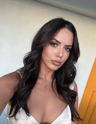 Roxanne Macleod's Instagram, Twitter & Facebook