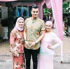 Masterchef celebrity malaysia, restaurateur, musician & family man. Bagusnya Keluarga Dorang Nie Sebak Pula Aku Baca Luahan Raf Nie Akrab Sesama Adik Beradik Netizen Puji Raf Dan Juga Dato Fazley Kisah Dunia