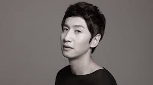 He began his career as a model in the fashion industry before first appearing in the sbs sitcom 'here he comes' in 2008. Lee Kwang Soo ì´ê´'ìˆ˜ Rakuten Viki