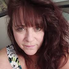 Ava's haircut: new style at the gallery?