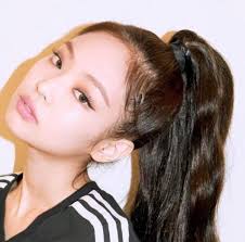 Is Blackpink Jennie Kim really “average” looking or are y'all just biased?  : r/VindictaRateCelebs