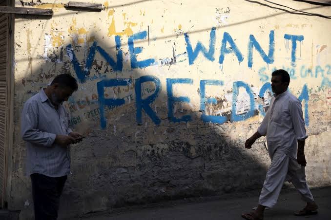 65% Indian daters choose freedom over money: Report - The Statesman