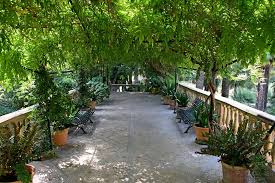 Los jardines de alfabia (en catalán, jardins d'alfàbia) se encuentran en buñola (mallorca), en el kilómetro 17 de la carretera de palma a sóller, dentro del conjunto de la sierra de alfabia. Die Garten Von Alfabia Fotowerft Ch