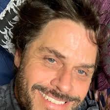 اوكيفس علبة هدايا تتضمن اصلاح الشفاه مع عصا زيت الكرز وفيتامين E، برطمان  لليد العاملة ومرطبان للقدم الصحية : Amazon.ae: الجمال والعناية الشخصية