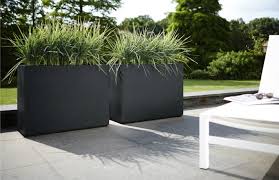Wie Man Gartenraum Voneinander Trennt Design Blumentopf Soft Brick Trennwand Elho Terraf Garten Vorgarten Garten Bepflanzung