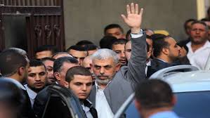 لطالما ترددت إسرائيل بالإفراج عنه، فقد كانت تدرك أن شخصا بحجم يحيى السنوار لن يكون كأي أسير محرر آخر، لكنها لم تكن تدرك أنه بعد سنوات من خروجه في صفقة شاليط سيصبح. Ø§Ù„Ø³Ù†ÙˆØ§Ø± ÙŠØµØ¯Ø± Ø¨ÙŠØ§Ù†Ø§ ØªÙˆØ¶ÙŠØ­ÙŠØ§ Ø­ÙˆÙ„ Ø­ÙˆØ§Ø± Ù…Ø¹Ù‡ Ù†Ø´Ø±ØªÙ‡ ÙŠØ¯ÙŠØ¹ÙˆØª Ø£Ø­Ø±ÙˆÙ†ÙˆØª Rt Arabic