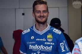 Anda juga bisa membagikan koleksi gambar dan foto pemain baru persib. Tak Terkendala Adaptasi Pemain Anyar Persib Ingin Segera Tampil Di Liga 1 Bolasport Com
