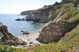 De unieke ligging van les criques de porteils is eigenlijk al genoeg reden om deze camping te boeken: Plage Privee Accessible Aux Campeurs Photo De Camping Les Criques De Porteils Argeles Sur Mer Tripadvisor