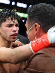 “They [Are] Being Divas at This Point”: Signed With Golden Boy, Floyd  Schofield Sheds Light