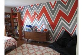 Cat tembok garis vertikal, cara mengecat tembok motif garis horizontal, video cara mengecat tembok motif garis, cara mengecat tembok beda kamar tidur dengan desain garis garis desain rumah sumber exposedesainrumah.blogspot.com. Mendekor Rumah Dengan Garis Warna Buatan Sendiri Republika Online