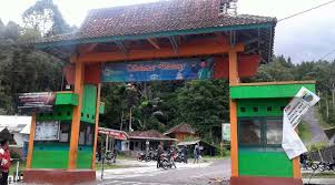 Terdapat perbedaan harga tiket masuk untuk hari kerja atau hari biasa dengan waktu libur juga antara harga tiket wisatawan nusantara dengan pihak bbtnbts regulasi 100% bagi pengunjung untuk memesan tiket masuk bromo secara online. Menikmati Bentang Alam Dari Atap Tasikmalaya Info Gunung Galunggung Terlengkap Zoetami