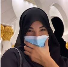 (في أسبوعين، تعرضت لحروق في جميع أنحاء جسدي، وتم قطع شفتاي أثناء إجراء عملية جراحية لضرس العقل، وقبل شهر أجريت منظار القرحة). Ø³Ù„Ù…Ù‰ Ø£Ø¨Ùˆ Ø¶ÙŠÙ ÙÙŠ Ø£Ø­Ø¯Ø« Ø¸Ù‡ÙˆØ± Ù„Ù‡Ø§ Ø¨Ø§Ù„Ø­Ø¬Ø§Ø¨