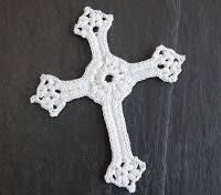 These free crochet bookmark patterns include lacy bookmark designs in thread crochet as well as bookmarks in worsted weight. Lacy Cross Crochet Pattern Petals To Picots