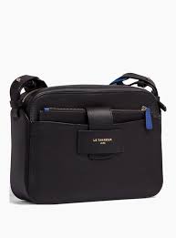 Avec la petite maroquinerie, les sacs à main en cuir pour femme sont petit à petit devenus notre spécialité. Very Goods Reporter Moyen Modele Leonie Cuir Noir Femme Le Tanneur