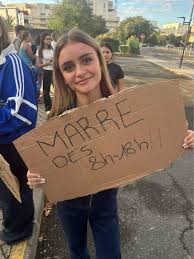 🇫🇷 Les lycéens ont fait part de leurs revendications en ce jour de protestation avec des pancartes parfois originales !